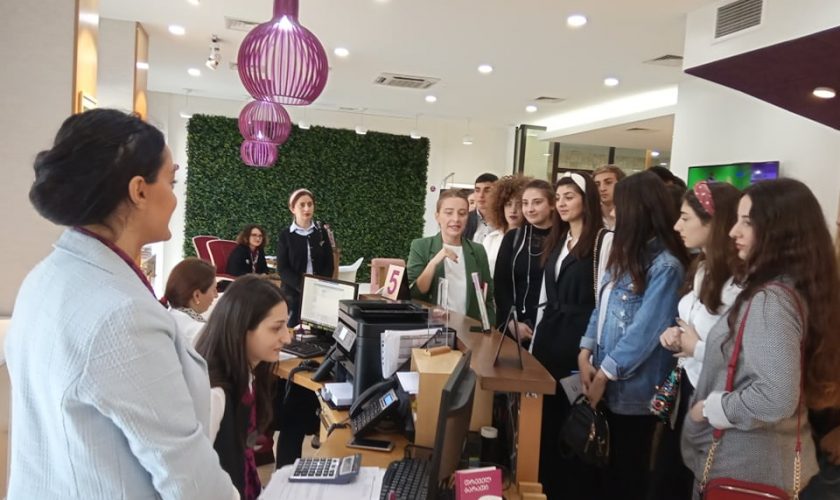 ფინანსების პროფესიული საგანმანათლებლო პროგრამის სტუდენტების სასწავლო ექსკურსია სს „ტერაბანკში“