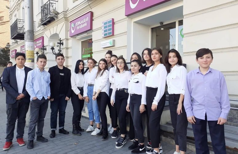 პროექტის „პროფესიული უნარების განვითარების კურსი საფინანსო სერვისებში“ ფარგლებში მოსწავლეები იმყოფებოდნენ ტერაბანკში